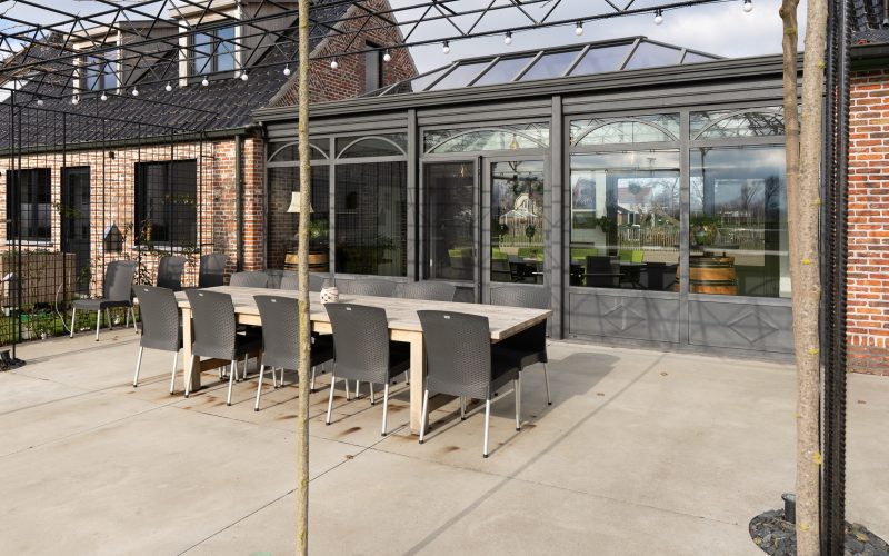 Achteraanzicht terras